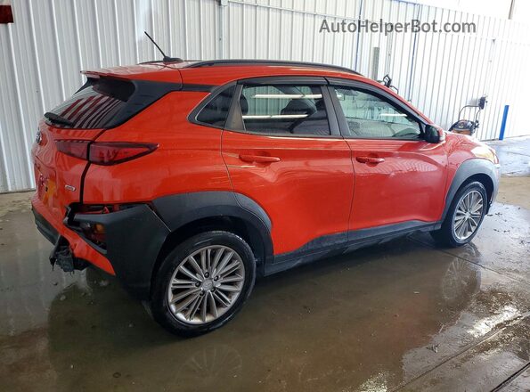KM8K2CAA5LU524443 2020 HYUNDAI KONA Оранжевый Задняя правая четверть