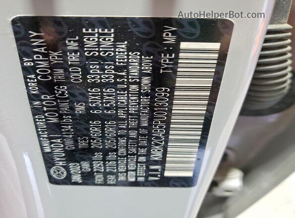 KM8K2CAB5PU013099 2023 HYUNDAI KONA Gray VIN կոդի պիտակի տեսք