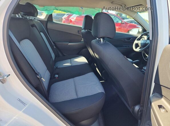 KM8K2CAB9NU877571 2022 HYUNDAI KONA White Widok tylnych siedzeń