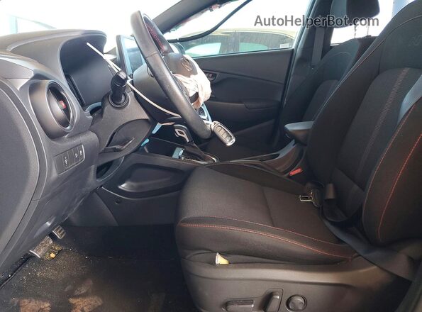 KM8K33A38NU821269 2022 HYUNDAI KONA Белый Вид салона спереди
