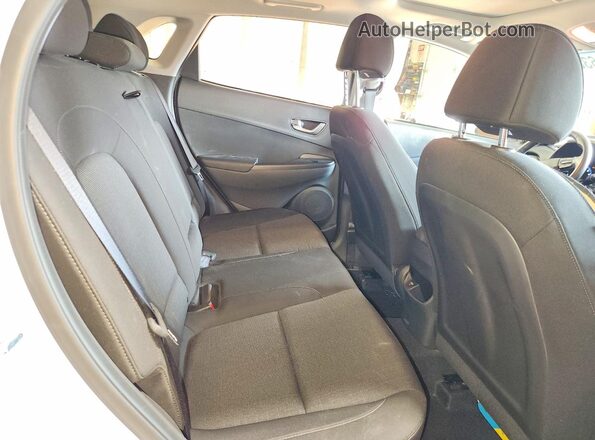 KM8K3CAB1PU033198 2023 HYUNDAI KONA Белый Вид задней части салона