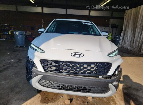 KM8K3CAB1PU033198 2023 HYUNDAI KONA Белый Вид спереди