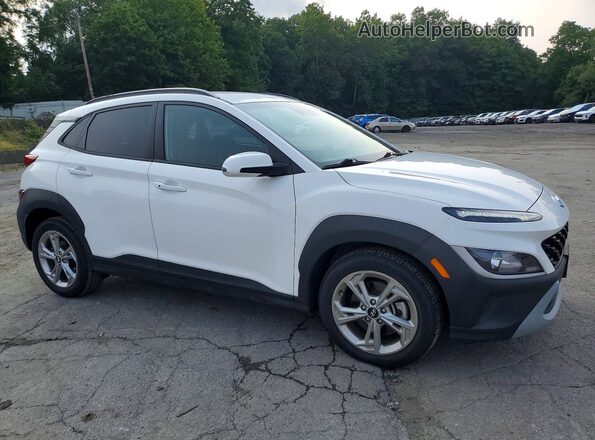 KM8K6CAB2PU981522 2023 HYUNDAI KONA White Delantero derecho