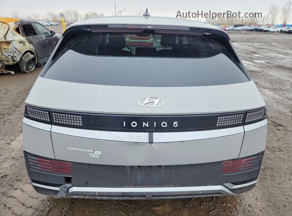 KM8KN4AB9NU070027 2022 HYUNDAI IONIQ Silver Widok z tyłu