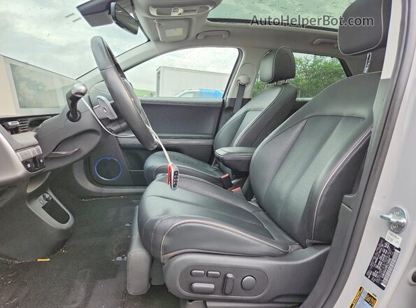 KM8KRDAF5PU130556 2023 HYUNDAI IONIQ Gray Սալոնի դիմացի տեսք