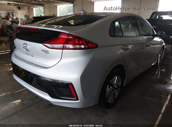 KMHC65LC0JU075205 2018 HYUNDAI IONIQ HYBRID Silver Задня права чверть