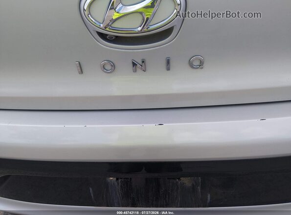 KMHC65LC0JU075205 2018 HYUNDAI IONIQ HYBRID Silver Вид задньої частини салону
