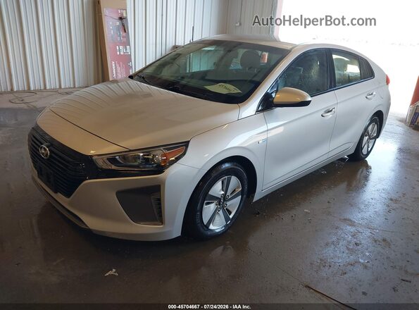 KMHC65LC0JU075527 2018 HYUNDAI IONIQ HYBRID Серебряный Передняя левая четверть