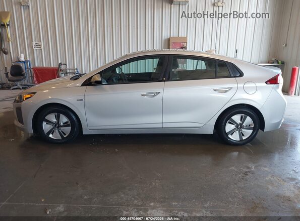 KMHC65LC0JU075527 2018 HYUNDAI IONIQ HYBRID Серебряный 