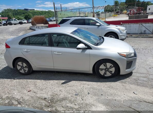 KMHC65LC1JU075892 2018 HYUNDAI IONIQ HYBRID Silver Rear interior view