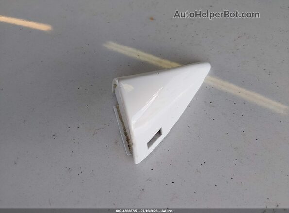 KMHC65LC2JU101142 2018 HYUNDAI IONIQ HYBRID White ხელსაწყოთა პანელის ხედი