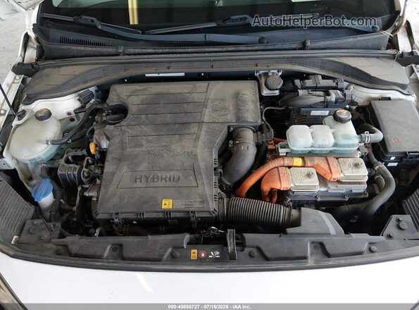 KMHC65LC2JU101142 2018 HYUNDAI IONIQ HYBRID White უკანა ხედი