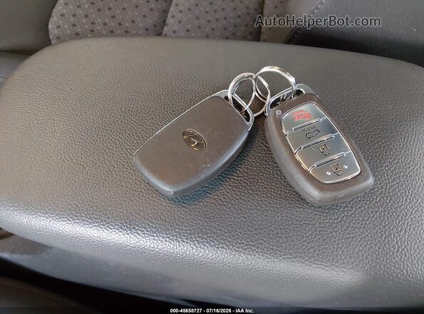 KMHC65LC2JU101142 2018 HYUNDAI IONIQ HYBRID White წინა პანელის ხედი