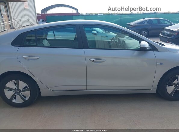 KMHC65LC2LU220439 2020 HYUNDAI IONIQ HYBRID Silver 