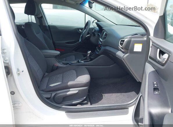 KMHC65LC3JU075506 2018 HYUNDAI IONIQ HYBRID White Widok wnętrza z przodu