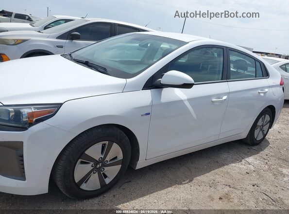 KMHC65LC3JU075506 2018 HYUNDAI IONIQ HYBRID White Widok wnętrza 360 stopni