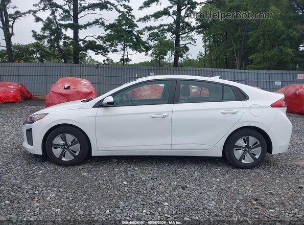 KMHC65LC5MU246938 2021 HYUNDAI IONIQ HYBRID White Սալոնի 360 աստիճան տեսք
