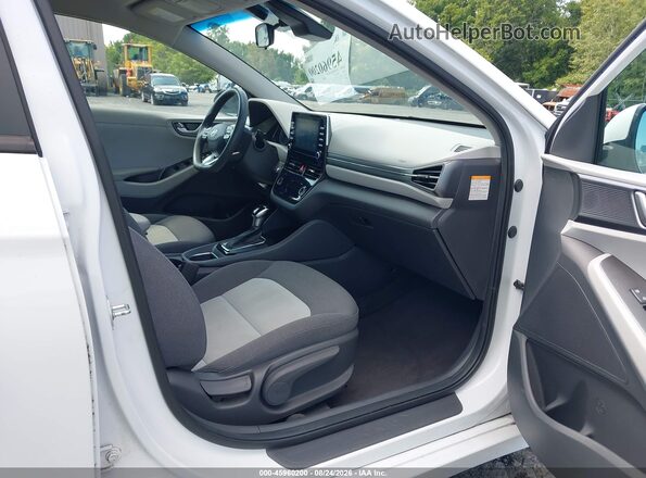 KMHC65LC7LU220081 2020 HYUNDAI IONIQ HYBRID Белый Вид салона спереди