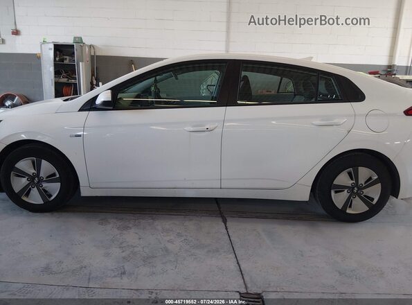 KMHC65LC8LU219828 2020 HYUNDAI IONIQ HYBRID White 