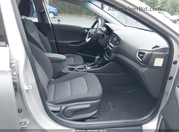 KMHC65LC9JU076238 2018 HYUNDAI IONIQ HYBRID Silver წინა სალონის ხედი