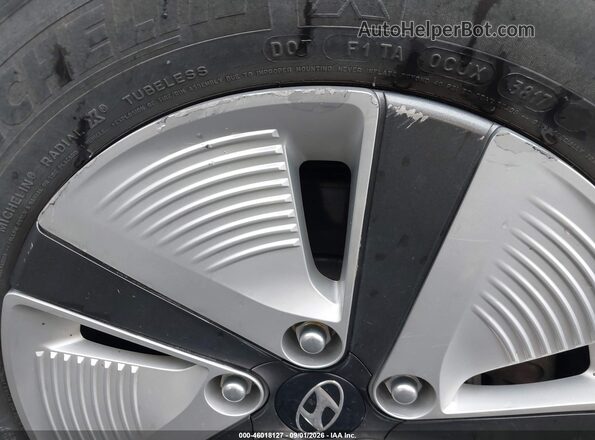 KMHC65LC9JU076238 2018 HYUNDAI IONIQ HYBRID Silver წინა ხედი