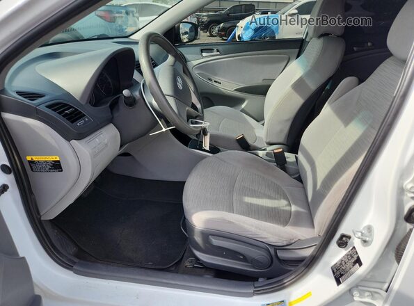 KMHCT4AE0HU240512 2017 HYUNDAI ACCENT Белый Вид салона спереди