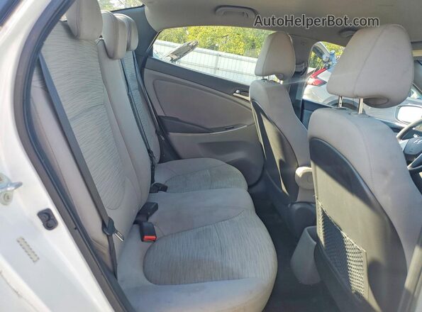 KMHCT4AE1HU175122 2017 HYUNDAI ACCENT White Հետևի նստատեղերի տեսք