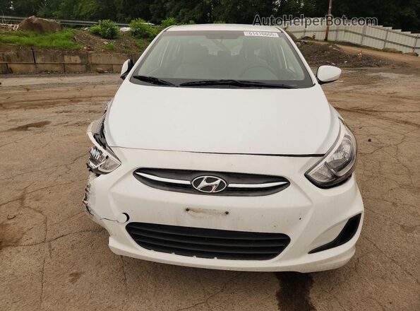 KMHCT4AE1HU345799 2017 HYUNDAI ACCENT Белый Вид спереди
