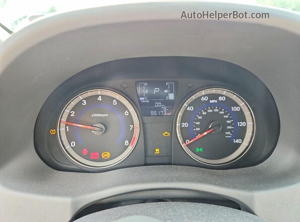 KMHCT4AE3GU084223 2016 HYUNDAI ACCENT White ხელსაწყოთა პანელის ხედი