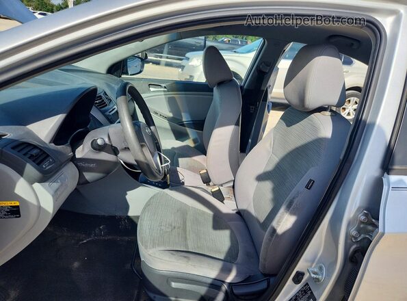 KMHCT4AE3GU968470 2016 HYUNDAI ACCENT Silver Вид салону спереду