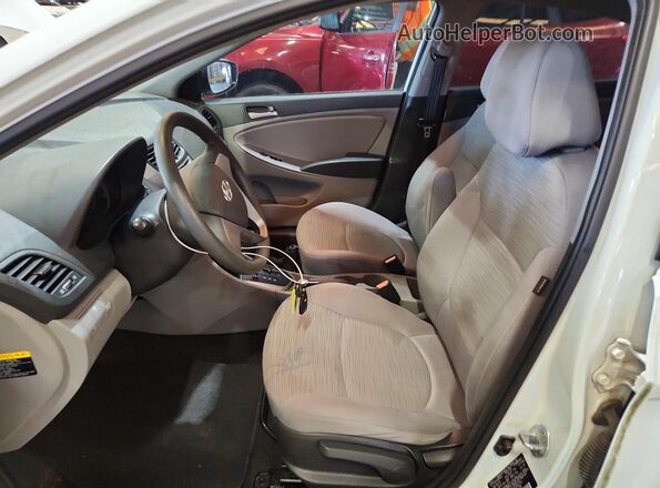 KMHCT4AE4GU962791 2016 HYUNDAI ACCENT White წინა სალონის ხედი