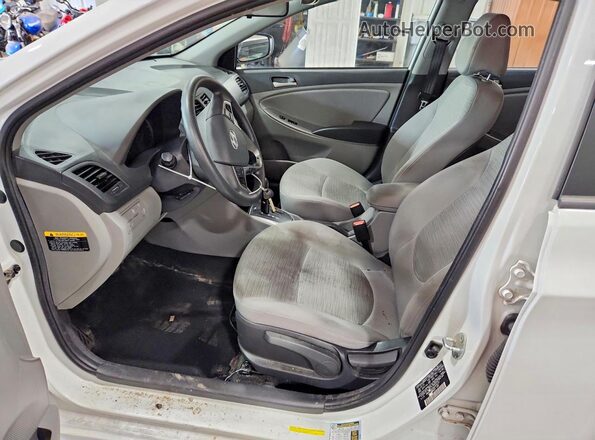 KMHCT4AE6GU976157 2016 HYUNDAI ACCENT White Вид салону спереду