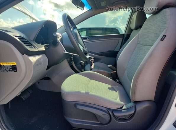 KMHCT4AEXGU001080 2016 HYUNDAI ACCENT Белый Вид салона спереди