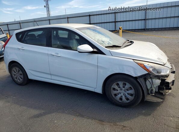 KMHCT5AE1GU285477 2016 HYUNDAI ACCENT White Передня права чверть