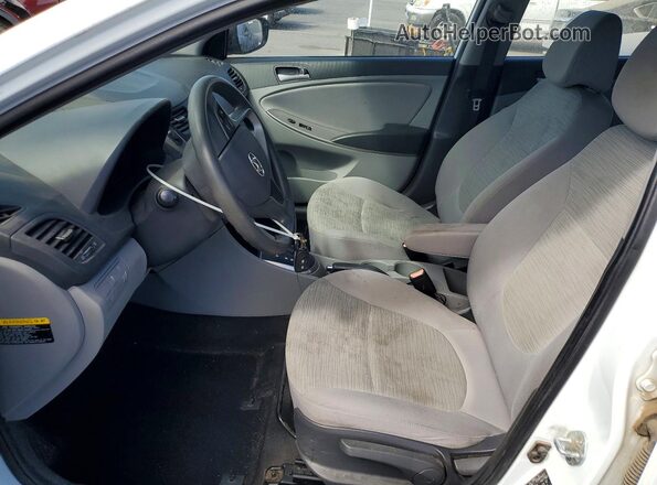 KMHCT5AE1GU285477 2016 HYUNDAI ACCENT White Вид салону спереду