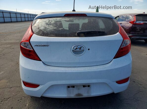KMHCT5AE1GU285477 2016 HYUNDAI ACCENT White Вид ззаду