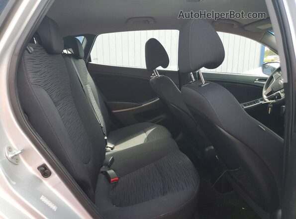 KMHCT5AE3GU283603 2016 HYUNDAI ACCENT Silver Widok tylnych siedzeń