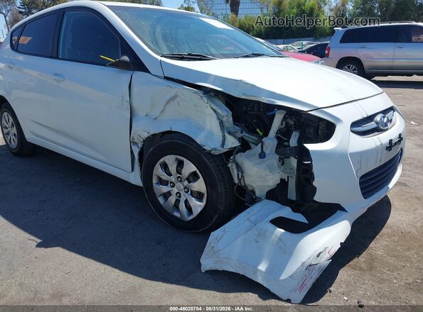 KMHCT5AE3HU325236 2017 HYUNDAI ACCENT White Widok z przodu