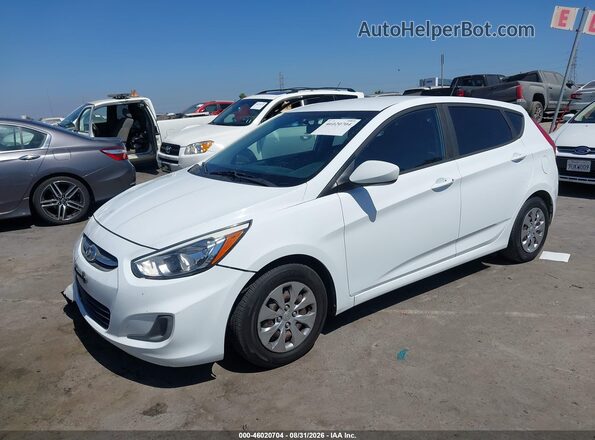 KMHCT5AE3HU325236 2017 HYUNDAI ACCENT White Przód lewy