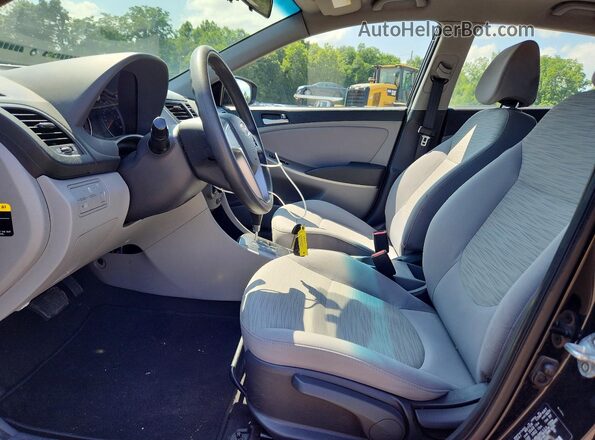 KMHCT5AE4HU349948 2017 HYUNDAI ACCENT Black წინა სალონის ხედი