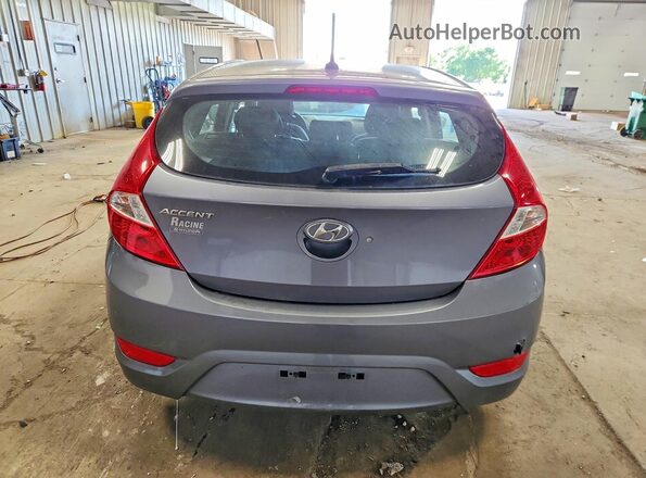 KMHCT5AE7HU302073 2017 HYUNDAI ACCENT Серый Вид сзади