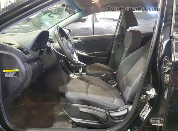 KMHCT5AE8HU362461 2017 HYUNDAI ACCENT Black წინა სალონის ხედი