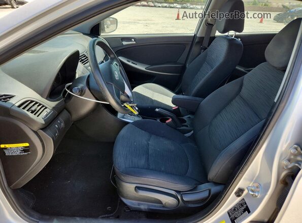 KMHCT5AE9GU270774 2016 HYUNDAI ACCENT Silver Widok wnętrza z przodu