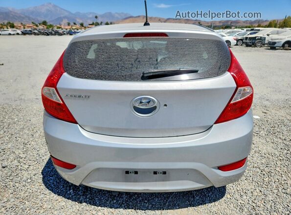 KMHCT5AE9GU270774 2016 HYUNDAI ACCENT Silver Widok z tyłu