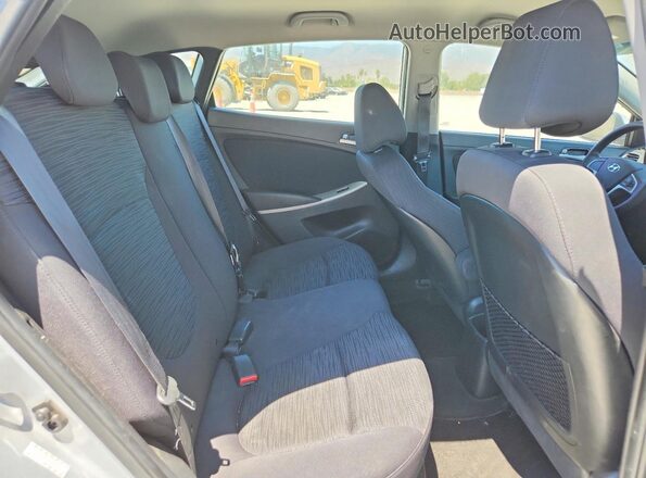 KMHCT5AE9GU270774 2016 HYUNDAI ACCENT Silver Widok tylnych siedzeń