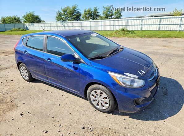 KMHCT5AE9HU319022 2017 HYUNDAI ACCENT Blue Front right
