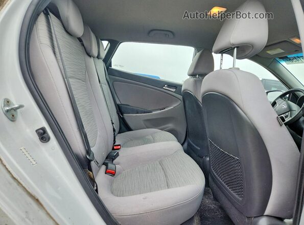 KMHCT5AE9HU356751 2017 HYUNDAI ACCENT White Widok tylnych siedzeń
