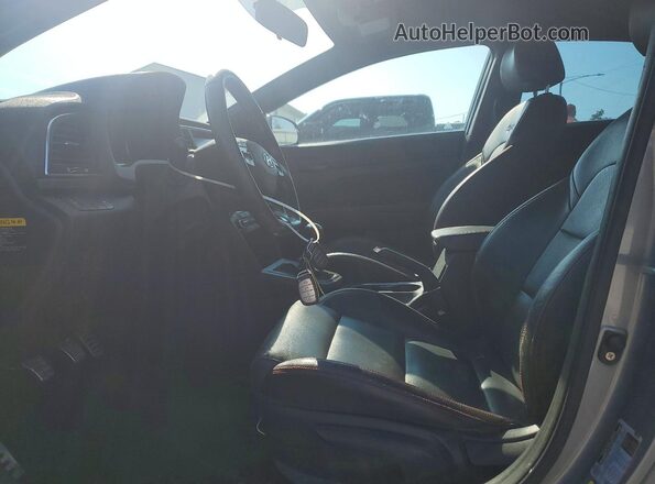 KMHD04LB8HU328840 2017 HYUNDAI ELANTRA Gray Vista interior delantera