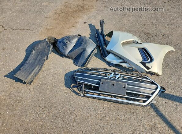 KMHD84LF8JU495040 2018 HYUNDAI ELANTRA Beige Engine compartment view