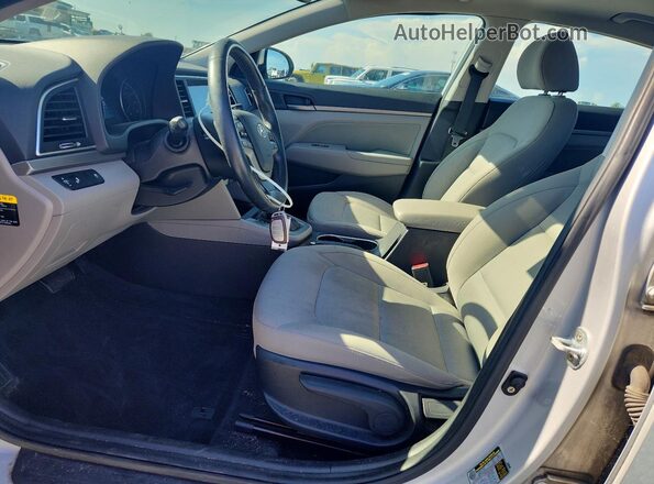 KMHD84LFXJU533416 2018 HYUNDAI ELANTRA Серебряный Вид салона спереди